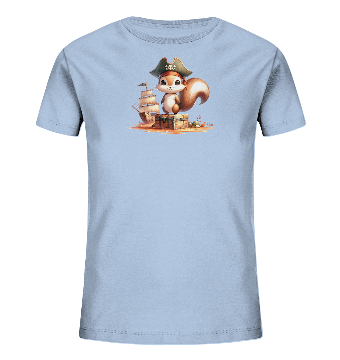 Onlineshop Shirts fuer Kinder - Dieses helle T-Shirt fuer Kinder zeigt eine Illustration eines niedlichen Eichhoernchens in einem Piratenhut. Das Eichhoernchen sitzt auf einer Schatztruhe am Strand, mit einem Segelschiff im Hintergrund. Das Motiv ist detailreich und farbenfroh, perfekt fuer kleine Abenteurer.