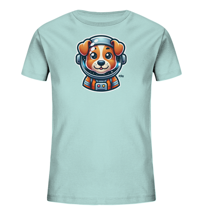 Onlineshop Shirts fuer Kinder - Das Bild zeigt ein hellblaues T-Shirt fuer Kinder. Es ist mit einer farbenfrohen Illustration eines cartoonartigen Hundes bedruckt, der einen Astronautenhelm und Raumanzug traegt. Der Hund hat grosse, freundliche Augen und das Innere des Helmvisiers zeigt einen Sternenhimmel. Das Design ist verspielt und passend fuer Weltraum-Fans.