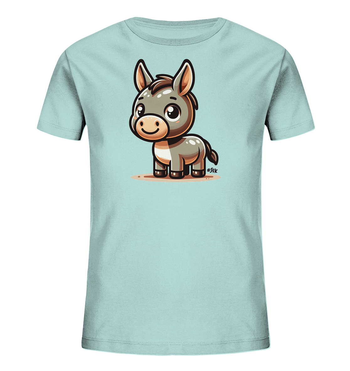 Onlineshop Shirts fuer Kinder - Das Bild zeigt ein hellblaues Kinder T-Shirt mit einer suessen, cartoonhaften Illustration auf der Vorderseite. Das Motiv stellt einen kleinen, graubraunen Esel dar, der laechelt und aufrecht steht. Die Grafik ist farbenfroh und detailliert, was dem Shirt einen froehlichen Look verleiht. Der Esel steht auf einem stilisierten, sandfarbenen Untergrund.