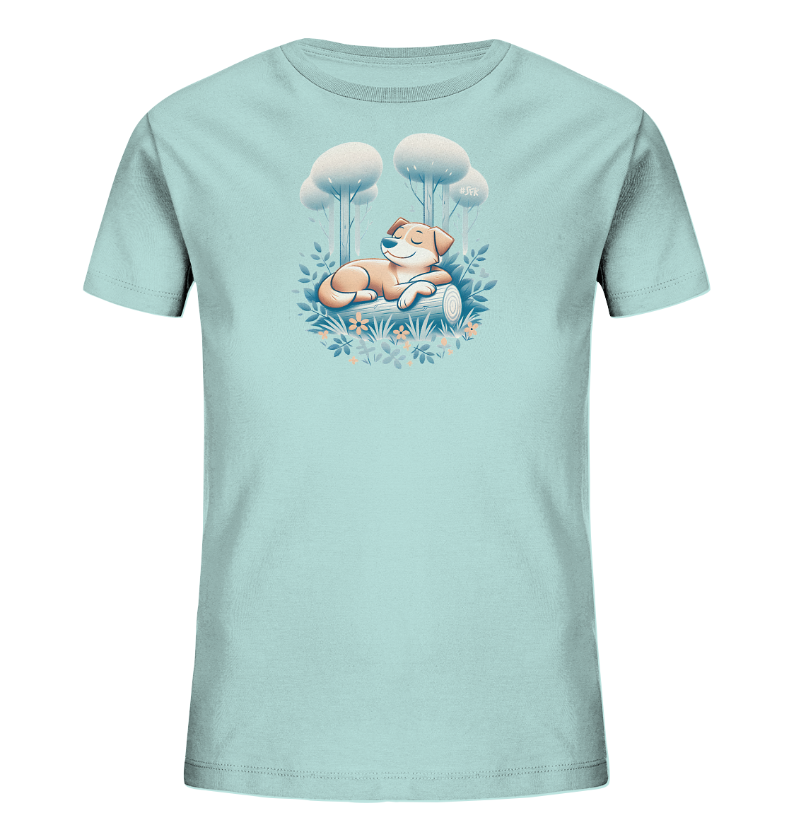 Onlineshop Shirts fuer Kinder - Das Bild zeigt ein hellblaues Kinder-T-Shirt mit einem naturinspirierten Druck auf der Vorderseite. Im Zentrum des Motivs liegt ein friedlich schlafender Hund auf einem Baumstamm, umgeben von gruenen Pflanzen und kleinen Blueten. Im Hintergrund sind stilisierte Baeume zu sehen, die eine ruhige Waldszene andeuten. Das Design vermittelt eine entspannte und friedliche Atmosphaere.