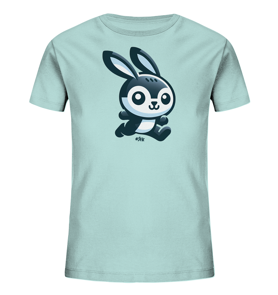 Onlineshop Shirts fuer Kinder - Das Bild zeigt ein hellblaues Kinder-T-Shirt mit einem niedlichen, stilisierten Hasenmotiv auf der Vorderseite. Der Hase ist in dunklen Grau- und Weisstoenen gehalten und wird in einer dynamischen Laufposition dargestellt. Er hat grosse, runde Augen und lange Ohren, was ihm einen freundlichen und verspielten Ausdruck verleiht. Das Design ist schlicht und ansprechend fuer Kinderbekleidung.