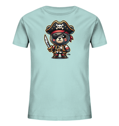 Onlineshop Shirts fuer Kinder - Das Bild zeigt ein hellblaues T-Shirt mit einem suessen Cartoon-Motiv. Darauf ist ein kleiner Baer zu sehen, der als Pirat verkleidet ist. Er traegt einen Piratenhut mit Totenkopf, eine Augenklappe und haelt ein Schwert. Das Design ist detailreich und verspielt.
