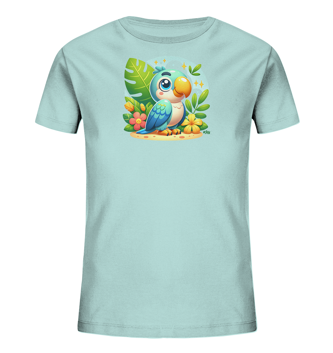 Onlineshop Shirts fuer Kinder - Das Bild zeigt ein hellblaues T-Shirt fuer Kinder mit einer farbenfrohen Illustration. Im Zentrum ist ein suesser Cartoon-Papagei abgebildet, umgeben von tropischen Blaettern und bunten Blumen. Der Papagei sitzt auf einer sandigen Flaeche. Das gesamte Motiv strahlt eine froehliche und exotische Atmosphaere aus.