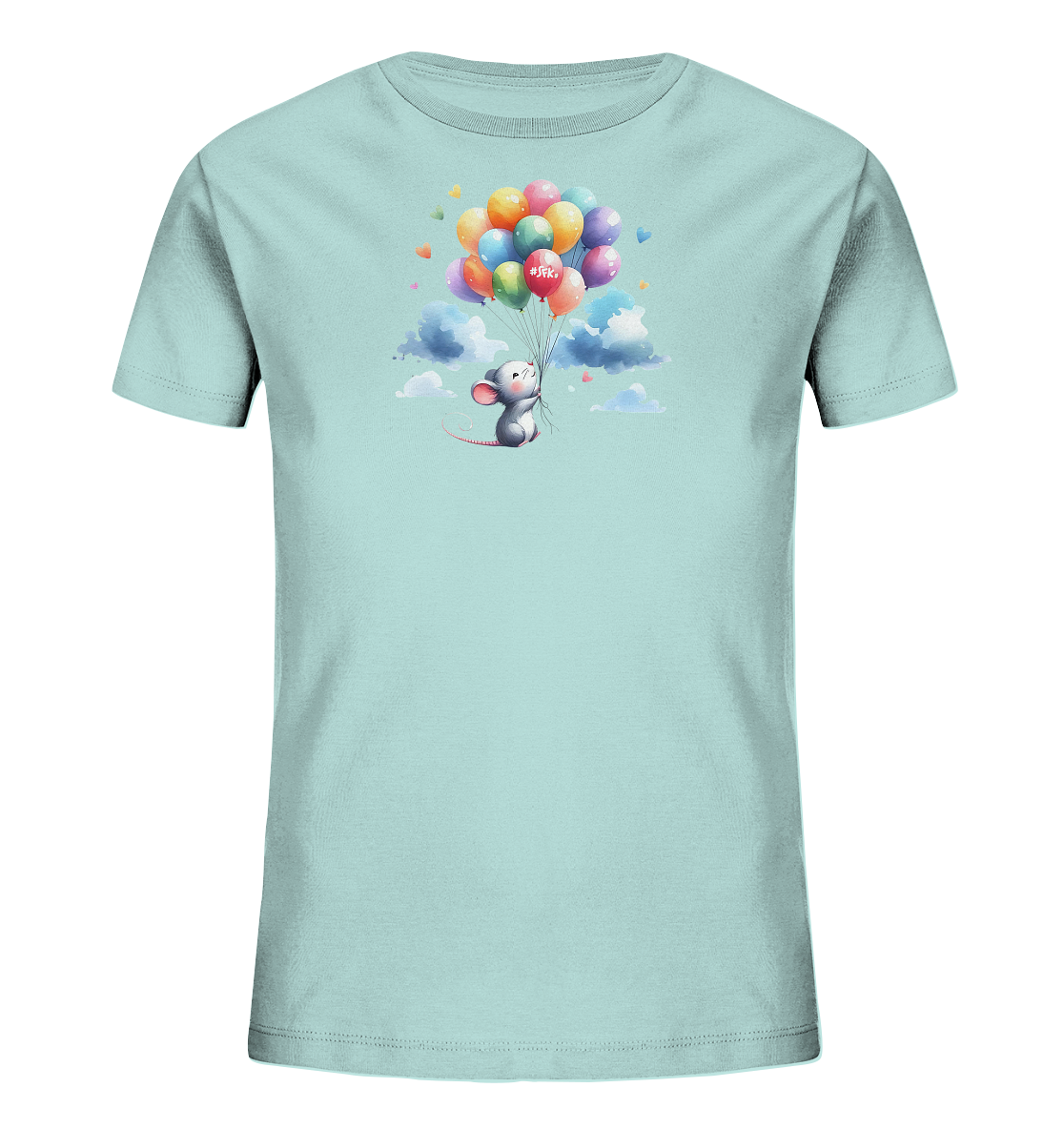 Onlineshop Shirts für Kinder - Das Bild zeigt ein hellblaues Kinder-T-Shirt mit einem farbenfrohen Motiv auf der Vorderseite. Im Zentrum des Designs schwebt eine kleine Maus, die an einem großen Bündel bunter Ballons festhält. Um das Motiv herum sind stilisierte leichte Wolken und kleine Herzen abgebildet. Einer der Ballons trägt den Schriftzug '#SFK.', was dem Shirt einen kindgerechten Look verleiht.
