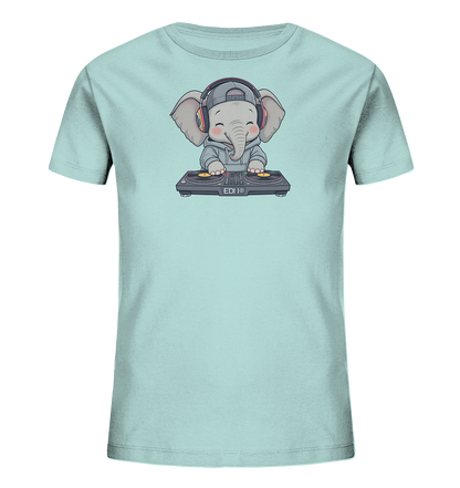 Onlineshop Shirts fuer Kinder - Das hellblaue T-Shirt zeigt einen niedlichen Cartoon-Elefanten, der als DJ dargestellt ist. Der Elefant traegt einen grauen Hoodie, eine Cap und bunte Kopfhoerer, waehrend er an einem Mischpult steht. Dieses verspielte Design verleiht dem Shirt einen modernen und froehlichen Charakter, ideal fuer Kinder.