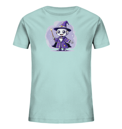 Onlineshop Shirts für Kinder - Das Bild zeigt ein hellblaues Kinder-T-Shirt mit einem bunten Grafikdruck auf der Vorderseite. Der Druck stellt einen niedlichen, cartoonhaften Roboter dar, der als Zauberer verkleidet ist. Der Roboter trägt einen violetten Spitzhut und einen Umhang, beide mit gelben Sternen verziert, und hält einen leuchtenden Zauberstab. Die Illustration ist auf einem stilisierten lila Hintergrund mit Sternen und Lichtern platziert und verleiht dem Shirt ein fantasievolles Aussehen.