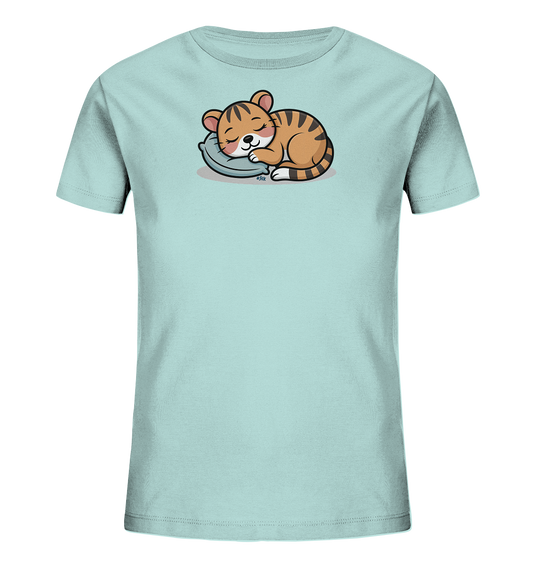 Onlineshop Shirts fuer Kinder - Das Bild zeigt ein hellblaues Kinder-T-Shirt mit einem charmanten Motiv. Darauf ist ein schlafendes, gestreiftes Tigerjunges abgebildet, das gemuetlich auf einem grauen Kissen liegt. Das putzige Tier hat geschlossene Augen und einen friedlichen Gesichtsausdruck. Dieses verspielte Design ist ideal fuer kleine Kinder.