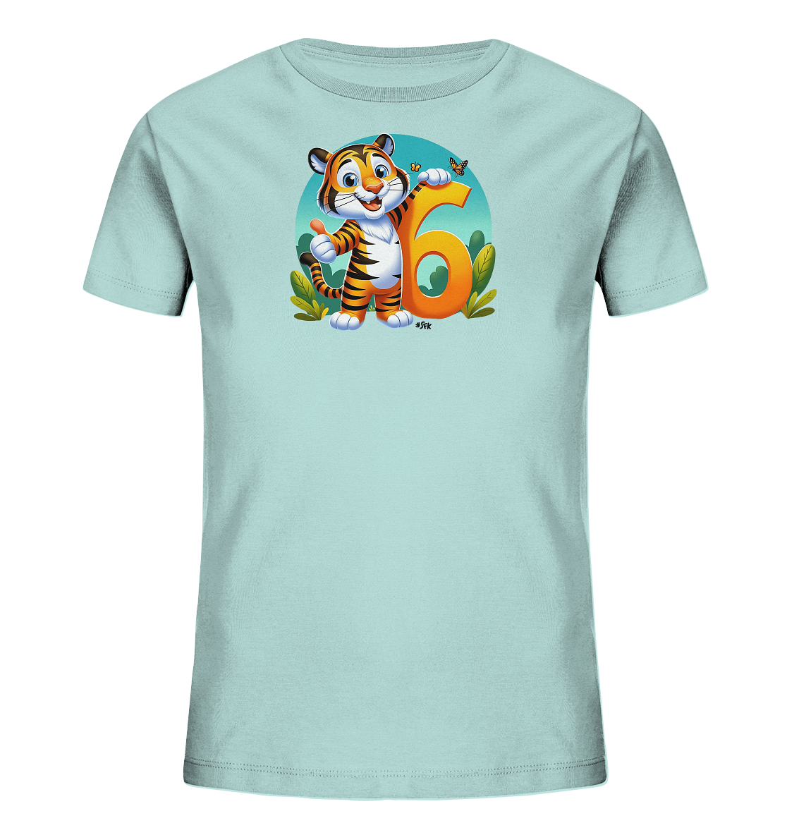 Onlineshop Shirts fuer Kinder - Das Bild zeigt ein hellblaues Kinder-T-Shirt mit einem Motiv eines freundlichen Cartoon-Tigers. Der Tiger steht neben der grossen Zahl '6' und gibt einen Daumen hoch. Das Design wird von Pflanzen und einem kleinen Schmetterling im Hintergrund ergaenzt. Die Gestaltung ist froehlich und farbenfroh, passend fuer Kinder.