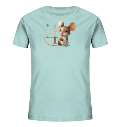 Onlineshop Shirts fuer Kinder - Das Bild zeigt ein hellblaues T-Shirt fuer Kinder mit einem niedlichen Aufdruck. Zu sehen ist eine kleine Maus mit grossen Ohren, die neben der stilisierten Zahl '4' sitzt. Eine zarte Schmetterlingsgrafik ergaenzt das Design. Die Darstellung wirkt freundlich und verspielt auf dem Shirt.