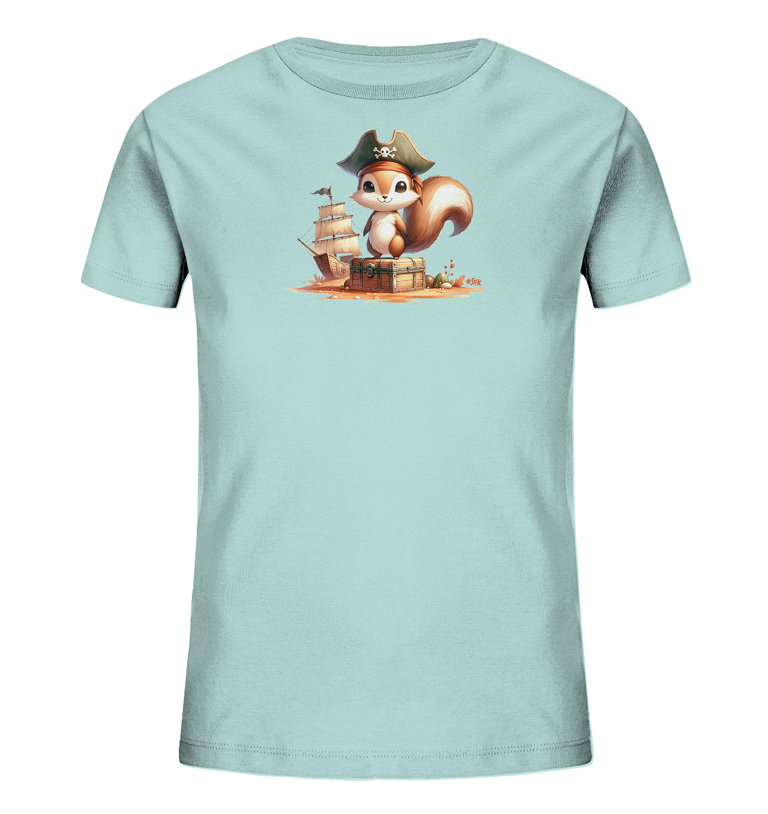 Onlineshop Shirts fuer Kinder - Ein hellblaues T-Shirt fuer Kinder mit einem Motiv eines Piraten-Eichhoernchens. Das Eichhoernchen traegt einen Piratenhut und sitzt auf einer Schatzkiste. Im Hintergrund ist ein Piratenschiff abgebildet. Das Design wirkt verspielt und abenteuerlich.