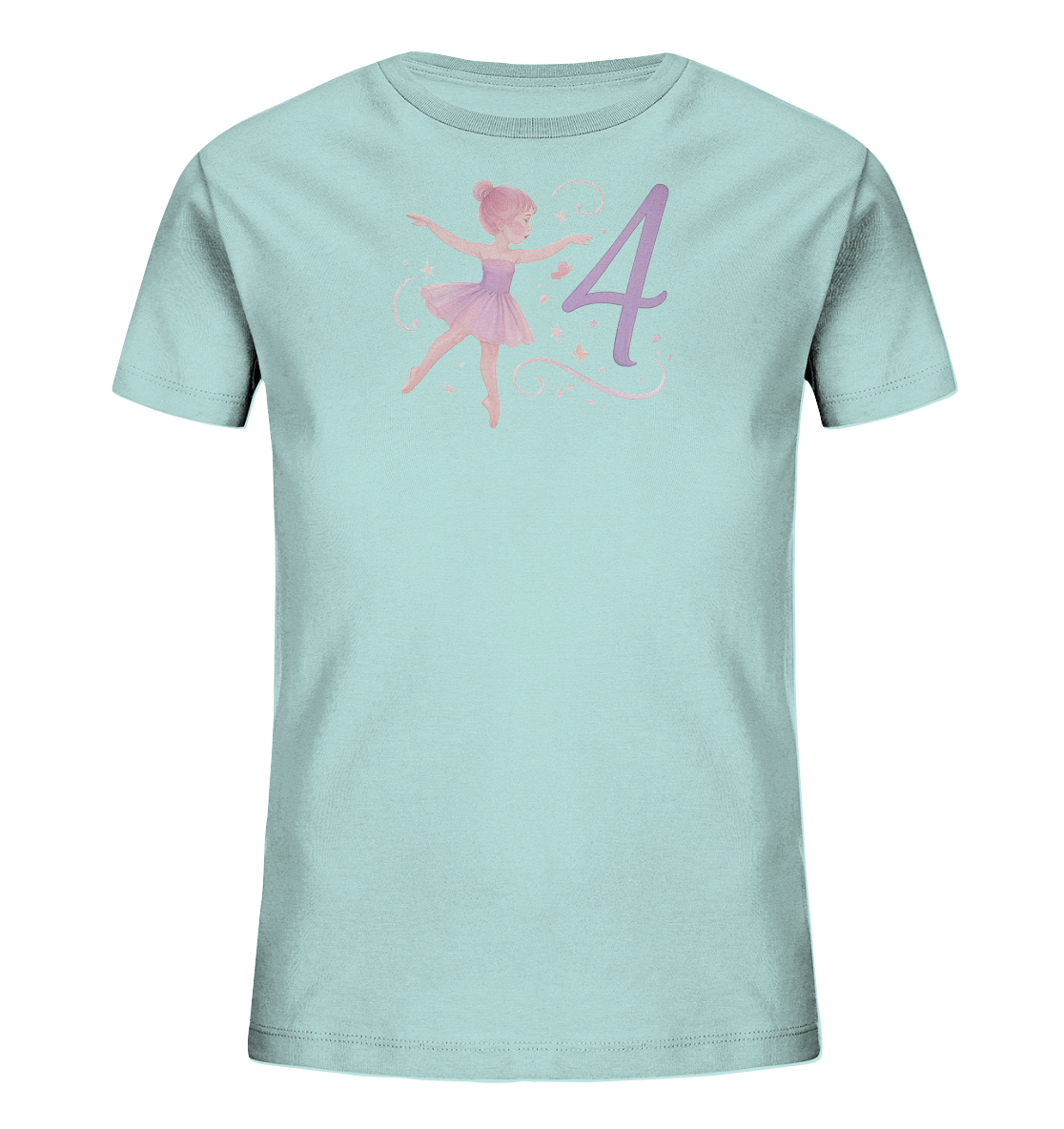 Onlineshop Shirts fuer Kinder - Das Bild zeigt ein hellblaues Kinder-T-Shirt mit einem verspielten Druck auf der Vorderseite. Eine zierliche Ballerina in einem rosa Kleid tanzt auf Zehenspitzen und ist von kleinen Sternen und geschwungenen Linien umgeben. Neben der Taenzerin ist eine grosse, lila Zahl '4' platziert, was dem Design eine persoenliche Note verleiht. Das Motiv wirkt leicht und anmutig, passend fuer kleine Ballett-Fans.