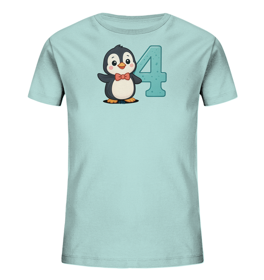 Onlineshop Shirts fuer Kinder - Das Bild zeigt ein hellblaues Kinder-T-Shirt mit einem charmanten Pinguinmotiv. Der Pinguin traegt eine rote Fliege und steht neben einer grossen, stilisierten Zahl 4 in einem Blauton. Das freundliche Design ist ansprechend fuer Kinder.