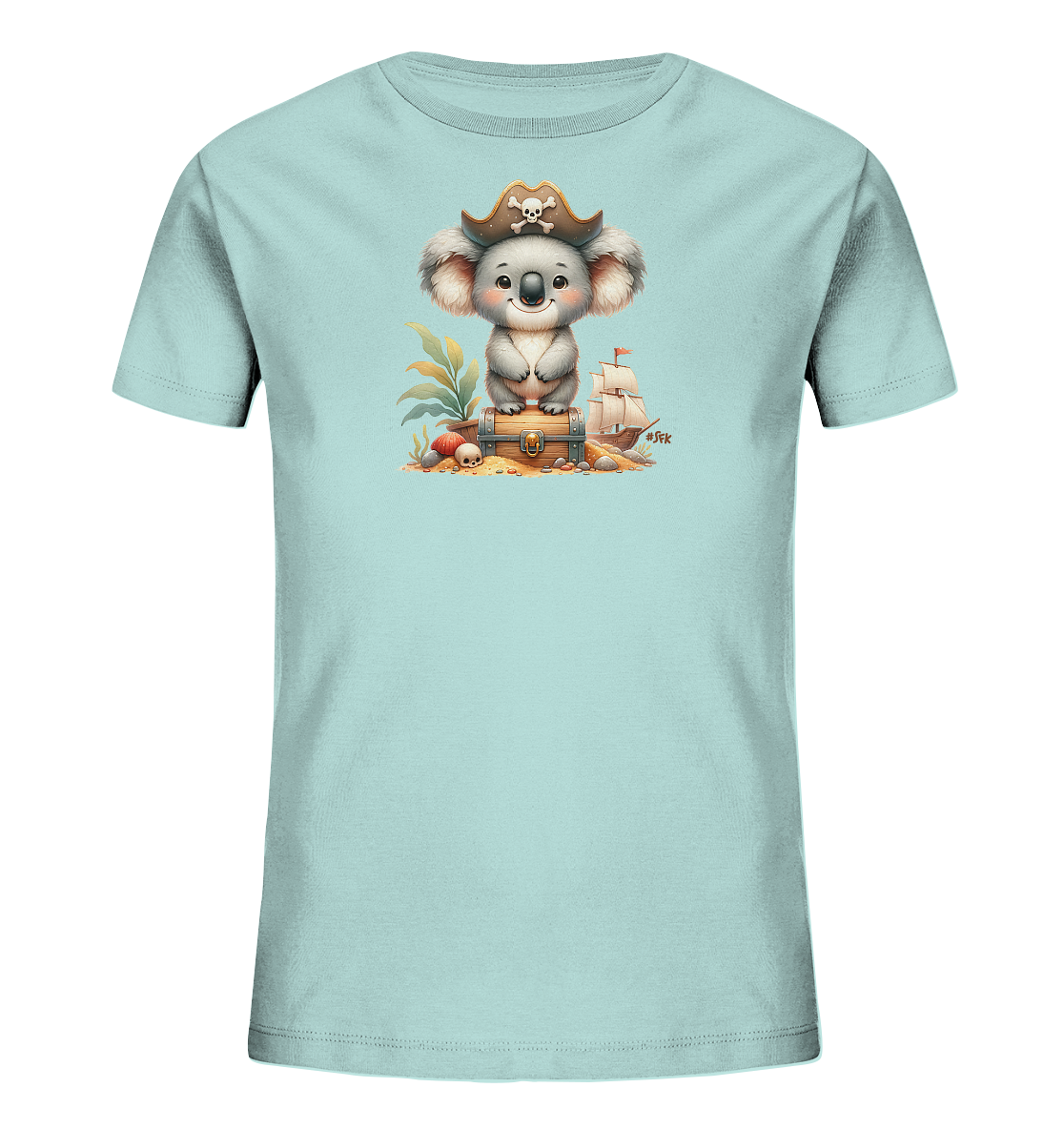Onlineshop Shirts fuer Kinder - Das Bild zeigt ein hellblaues Kinder-T-Shirt mit einer detailreichen Piraten-Illustration. Eine niedliche Koala-Figur mit Piratenhut sitzt auf einer Schatztruhe inmitten einer Inselkulisse. Kleine Elemente wie ein Schiff, Sand und ein Schaedel ergaenzen das maritime Thema. Das Design ist verspielt und kindgerecht gestaltet.