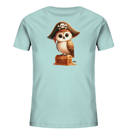 Onlineshop Shirts fuer Kinder - Das Bild zeigt ein hellblaues T-Shirt mit einem suessen, cartoonhaften Eulendesign auf der Vorderseite. Die Eule traegt einen Piratenhut und steht auf einer hoelzernen Schatzkiste. Um die Kiste liegen einige Goldmuenzen. Das Motiv verleiht dem Shirt einen abenteuerlichen Look.