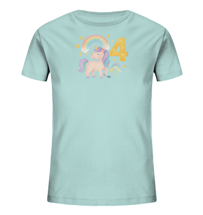 Onlineshop Shirts fuer Kinder - Das Bild zeigt ein hellblaues Kinder-T-Shirt mit einem farbenfrohen Motiv. Auf der Vorderseite ist ein freundliches Einhorn abgebildet, umgeben von einem Regenbogen und Sternen. Rechts neben dem Einhorn prangt eine grosse, goldglaenzende Zahl '4'. Das Design wirkt maerchenhaft und verspielt, ideal fuer junge Kinder.