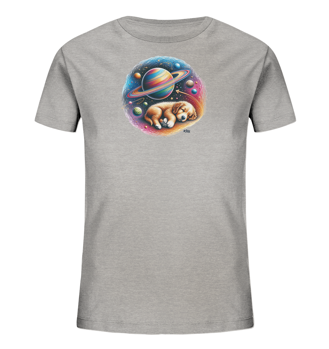 Onlineshop Shirts fuer Kinder - Das Bild zeigt ein hellgraues T-Shirt mit einem runden, farbenfrohen Motiv auf der Vorderseite. Im Zentrum des Aufdrucks liegt ein kleiner, schlafender Welpe, umgeben von Planeten, Ringen und Sternen in einer vertraeumten Weltraumszene. Das detailreiche Design ist in kraeftigen Farben gehalten und faengt eine fantasievolle Atmosphaere ein.