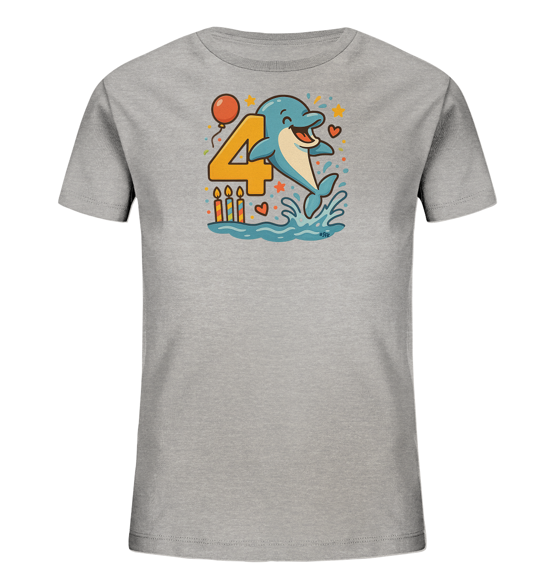 Onlineshop Shirts fuer Kinder - Das Bild zeigt ein hellgraues Kinder-T-Shirt mit einem farbenfrohen Druck. Zentral im Design steht die grosse gelbe Zahl '4' neben einem froehlichen, springenden Cartoon-Delfin. Um die Hauptmotive herum sind verspielte Elemente wie ein Ballon, Kerzen, Sterne und Herzen platziert. Das Design auf der Vorderseite des Shirts vermittelt eine froehliche und festliche Stimmung, passend fuer einen Anlass wie einen Geburtstag.