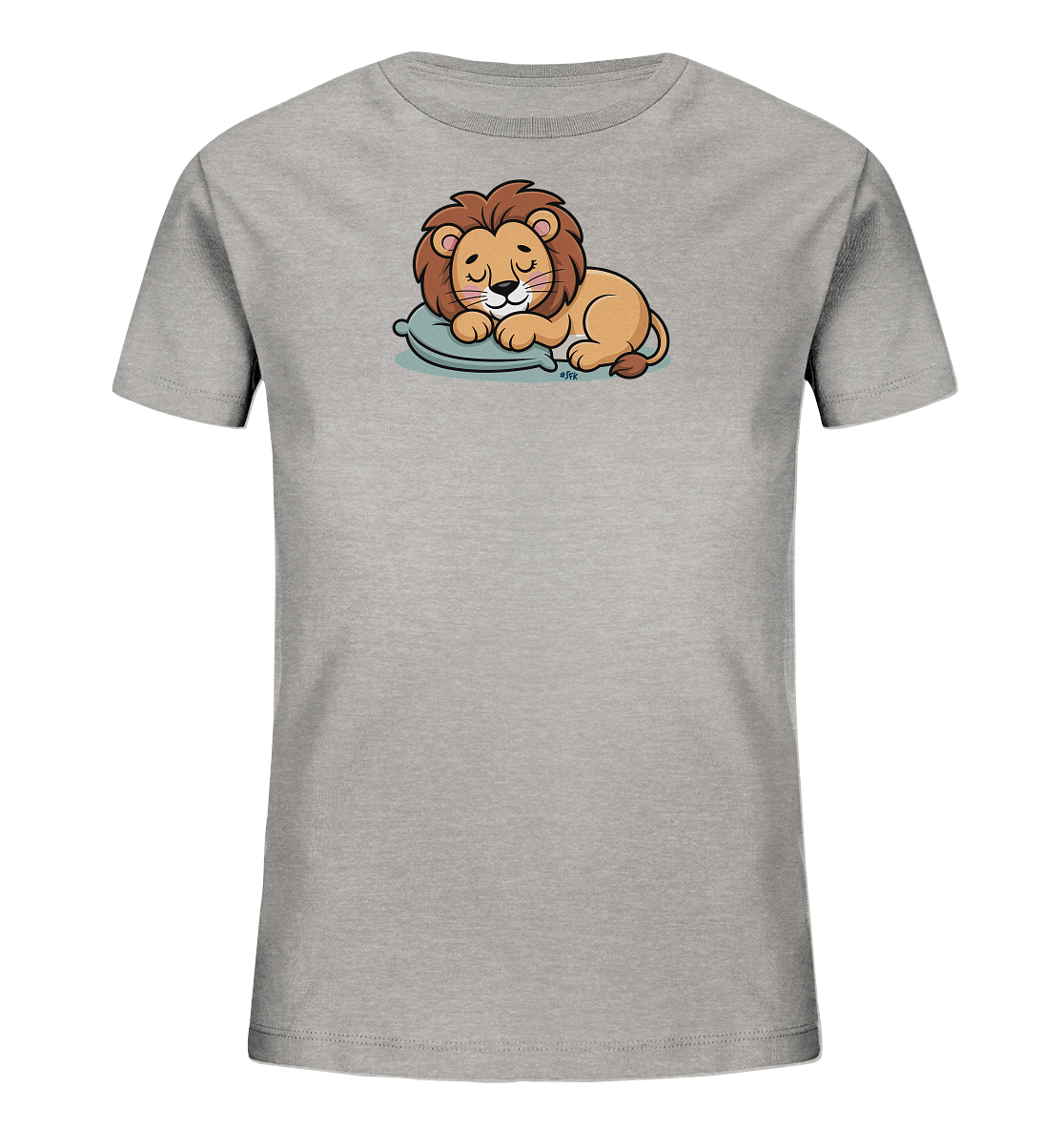 Onlineshop Shirts fuer Kinder - Das Bild zeigt ein hellgraues Kinder-T-Shirt mit einem niedlichen Motiv auf der Vorderseite. Darauf ist ein schlafendes Loewenjunges in Cartoon-Optik zu sehen. Das Loewenbaby liegt friedlich auf einem mintgruenen Kissen, die Augen sind geschlossen und es hat einen sanften Ausdruck. Das Design verleiht dem Shirt eine ruhige und liebenswerte Ausstrahlung, ideal fuer junge Kinder.