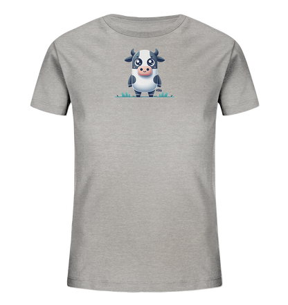 Onlineshop Shirts fuer Kinder - Das Bild zeigt ein hellgraues Kinder-T-Shirt mit einem niedlichen, grafischen Motiv einer schwarz-weissen Kuh auf der Vorderseite. Die cartoonartige Kuh steht auf einer angedeuteten gruenen Wiese und hat grosse, ausdrucksstarke Augen und ein freundliches Gesicht. Das minimalistische Design ist zentriert auf der Brust platziert und verleiht dem Shirt einen verspielten Charakter.