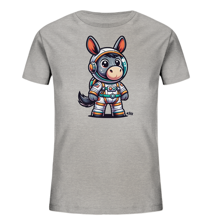 Onlineshop Shirts fuer Kinder - Das Bild zeigt ein hellgraues Kinder T-Shirt mit einem niedlichen Druck auf der Vorderseite. Abgebildet ist ein cartoonartiger Esel in einem detaillierten Astronautenanzug. Der Esel hat grosse Augen und ein freundliches Gesicht und traegt einen Helm mit Visier. Das Motiv ist farbenfroh gestaltet.