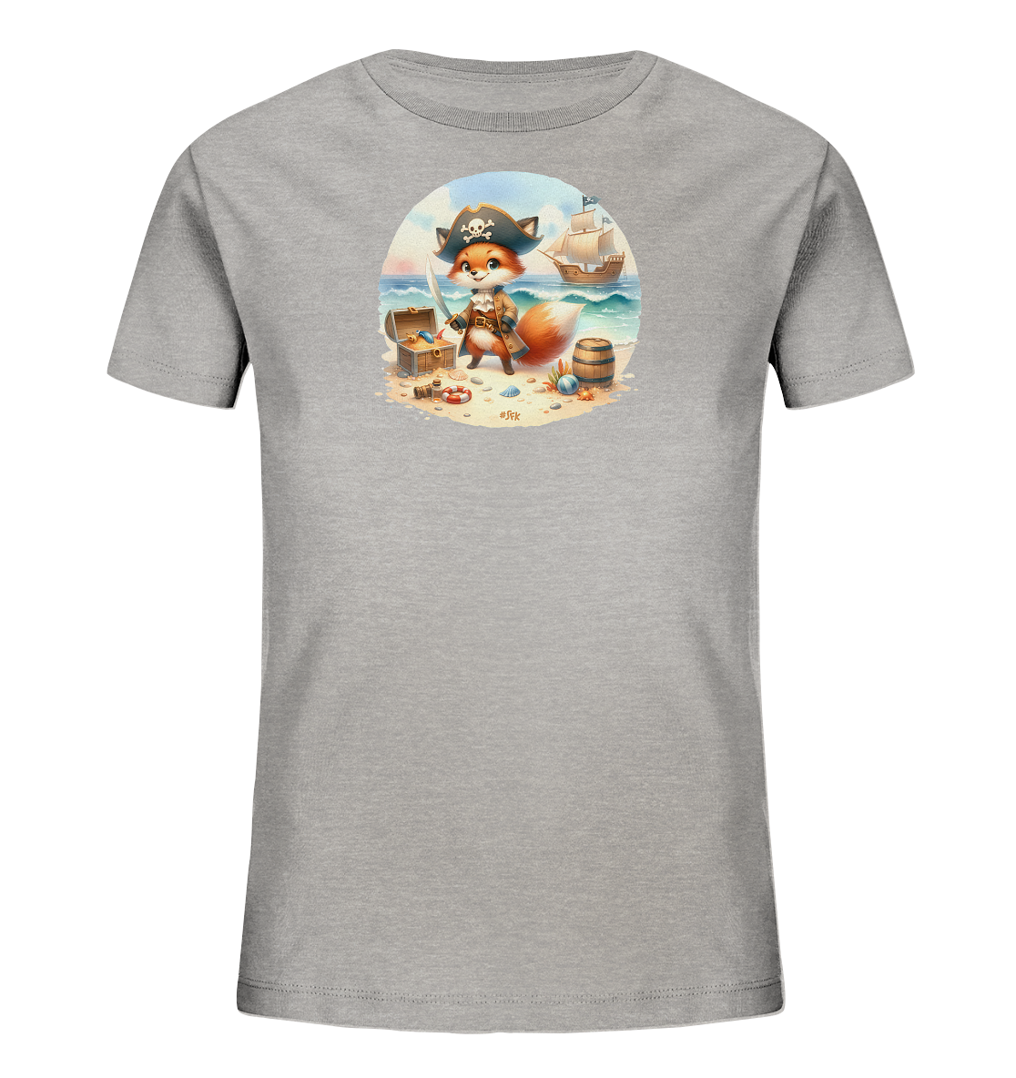 Onlineshop Shirts fuer Kinder - Das Bild zeigt ein hellgraues Kinder-T-Shirt mit einem runden Aufdruck auf der Vorderseite. Der Aufdruck zeigt einen niedlichen Fuchs, der als Pirat verkleidet am Strand steht. Um den Fuchs herum sind Elemente wie eine Schatzkiste, ein Fass und ein Segelschiff im Hintergrund zu sehen. Die gesamte Szene ist im Comic-Stil gehalten und vermittelt eine Abenteueratmosphaere.