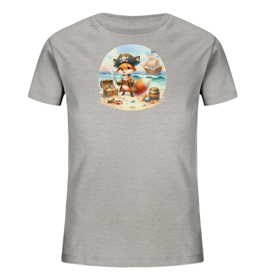 Onlineshop Shirts fuer Kinder - Das Bild zeigt ein hellgraues Kinder-T-Shirt mit einem runden Aufdruck auf der Vorderseite. Der Aufdruck zeigt einen niedlichen Fuchs, der als Pirat verkleidet am Strand steht. Um den Fuchs herum sind Elemente wie eine Schatzkiste, ein Fass und ein Segelschiff im Hintergrund zu sehen. Die gesamte Szene ist im Comic-Stil gehalten und vermittelt eine Abenteueratmosphaere.
