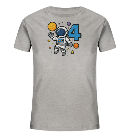 Onlineshop Shirts fuer Kinder - Das Bild zeigt ein hellgraues Kinder-T-Shirt mit einem Weltall-Motiv auf der Vorderseite. Ein freundlich winkender Astronaut schwebt neben Planeten, Sternen und Punkten. Dominant im Design ist eine grosse blaue Zahl '4'. Das Gesamtbild ist farbenfroh und kindgerecht gestaltet.