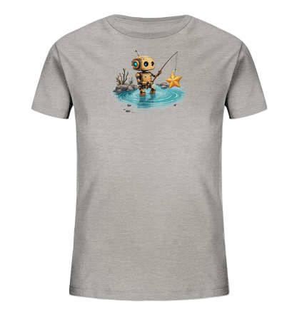 Onlineshop Shirts für Kinder - Das Bild zeigt ein graues Kinder-T-Shirt mit einem charmanten Aufdruck auf der Vorderseite. Dargestellt ist ein kleiner, goldener Cartoon-Roboter, der in einem flachen Teich steht und mit einer Angelrute einen goldenen Stern aus dem Wasser zieht. Die Szene ist mit Details wie Felsen und trockener Vegetation um den Teich herum illustriert. Der gesamte Druck ist farbenfroh und fantasievoll gestaltet und verleiht dem Shirt einen verspielten Charakter.