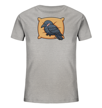 Onlineshop Shirts fuer Kinder - Das Bild zeigt ein hellgraues Kinder-T-Shirt mit einem niedlichen Motiv eines schlafenden Vogels. Der dunkelgraue Vogel ruht gemuetlich auf einem beigefarbenen Kissen, mit geschlossenen Augen und leicht rosigen Wangen. Das Design strahlt Ruhe und Gemuetlichkeit aus und ist ansprechend fuer Kinder.