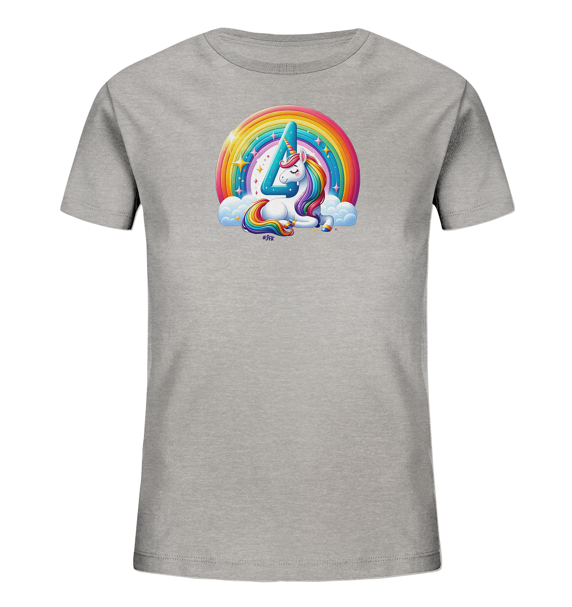 Onlineshop Shirts fuer Kinder - Das Bild zeigt ein graues Kinder T-Shirt mit einem farbenfrohen Aufdruck. Das Design stellt ein schlafendes Einhorn dar, das auf Wolken liegt. Hinter dem Einhorn spannt sich ein leuchtender Regenbogen, und ueber ihm ist die Zahl '4' in Blau zu sehen, umgeben von kleinen Sternen.