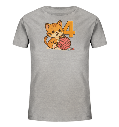 Onlineshop Shirts fuer Kinder - Das Bild zeigt ein graues Kinder-T-Shirt mit einem niedlichen Aufdruck auf der Vorderseite. Der Aufdruck zeigt eine orangefarbene Katze, die mit einem rosafarbenen Wollknaeuel spielt und froehlich aussieht. Direkt neben der Katze ist eine grosse, orangefarbene Zahl '4' platziert. Dieses Design wirkt verspielt und ansprechend.