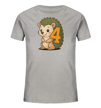 Onlineshop Shirts fuer Kinder - Das Bild zeigt ein hellgraues Kinder-T-Shirt mit einer niedlichen, cartoonhaften Illustration auf der Vorderseite. Im Zentrum des Designs befindet sich ein lachender Igel mit gruenen Stacheln. Auf dem Ruecken des Igels ist die leuchtend orangefarbene Zahl "4" platziert. Der Igel sitzt aufrecht und hat ein freundliches Aussehen.