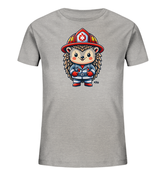 Onlineshop Shirts fuer Kinder - Das Bild zeigt ein graues T-Shirt mit einer niedlichen Comic-Illustration eines Igels. Der Igel ist als Feuerwehrmann gekleidet, mit einem Helm, einer Uniform und Stiefeln. Die Illustration ist detailliert und farbenfroh, mit einem freundlichen Gesichtsausdruck des Igels. Dieses Design verleiht dem Shirt einen verspielten und thematischen Charakter.