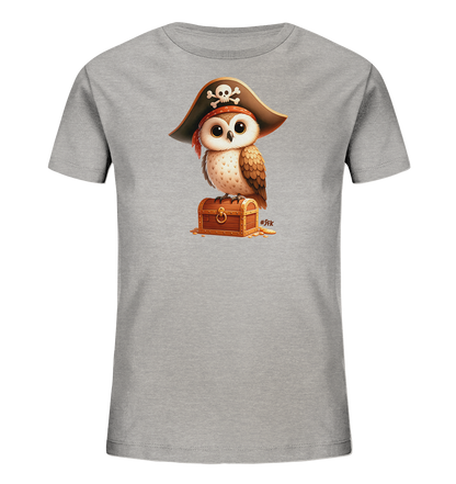 Onlineshop Shirts fuer Kinder - Das Bild zeigt ein graues T-Shirt mit einem niedlichen Cartoon-Motiv auf der Vorderseite. Darauf ist eine Eule in einem Piratenhut zu sehen, die auf einer Holztruhe sitzt. Um die Truhe herum liegen einige goldene Muenzen. Das Design ist detailreich und hat einen verspielten Charakter.