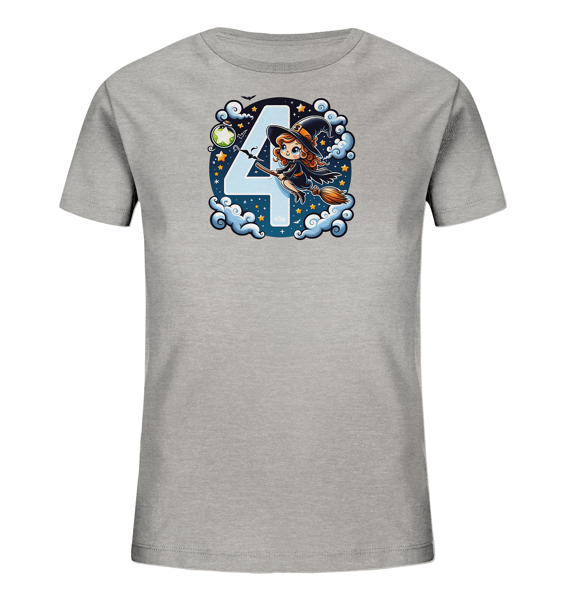 Onlineshop Shirts fuer Kinder - Dieses graue Kinder-T-Shirt zeigt eine farbenfrohe Grafik auf der Vorderseite. Eine freundliche Zeichentrick-Hexe fliegt auf einem Besen vor einer grossen, blauen Zahl 4. Um sie herum sind verspielte Elemente wie Wolken, Sterne, Fledermaeuse und ein Mond oder eine Flasche abgebildet. Das Design hat eine magische oder Halloween-Thematik und wirkt sehr lebhaft.