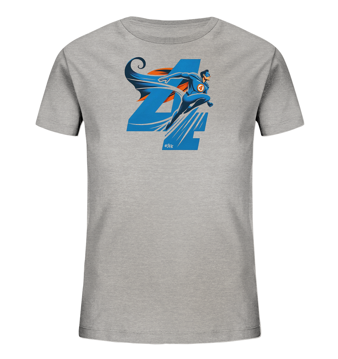 Onlineshop Shirts fuer Kinder - Dieses graue T-Shirt zeigt ein dynamisches Motiv auf der Vorderseite. Ein stilisierter blauer Vierer bildet den Hintergrund fuer eine Superhelden-Figur, die in fliegender Pose dargestellt ist. Die Figur traegt einen blauen Anzug und einen wehenden orangefarbenen Umhang. Das Design ist farbenfroh und vermittelt ein Gefuehl von Geschwindigkeit und Kraft.