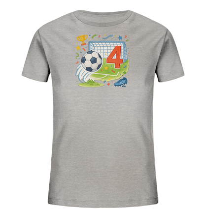 Onlineshop Shirts fuer Kinder - Das Bild zeigt ein graues T-Shirt fuer Kinder mit einem farbenfrohen Fussballmotiv auf der Vorderseite. Im Zentrum des Designs stehen ein Fussballtor, ein Ball und die grosse rote Zahl 4. Das Motiv wird ergaenzt durch einen goldenen Pokal, einen blauen Fussballschuh und festliche Elemente wie Sterne und Konfetti. Dieses Design ist perfekt fuer kleine Fussballfans zum vierten Geburtstag.
