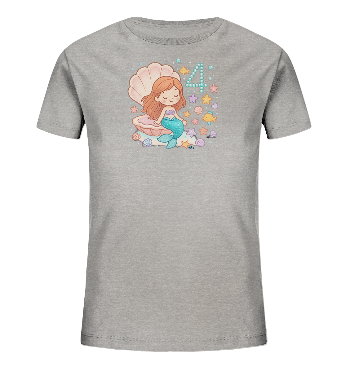 Onlineshop Shirts fuer Kinder - Das Bild zeigt ein graues Kinder-T-Shirt mit einem niedlichen Motiv einer Meerjungfrau. Die Meerjungfrau sitzt in einer Muschel und ist umgeben von Seesternen, Muscheln und Blasen. Über ihr ist die Zahl 4 in blauen Punkten dargestellt. Das Design hat einen froehlichen und vertraeumten Unterwasser-Charakter.
