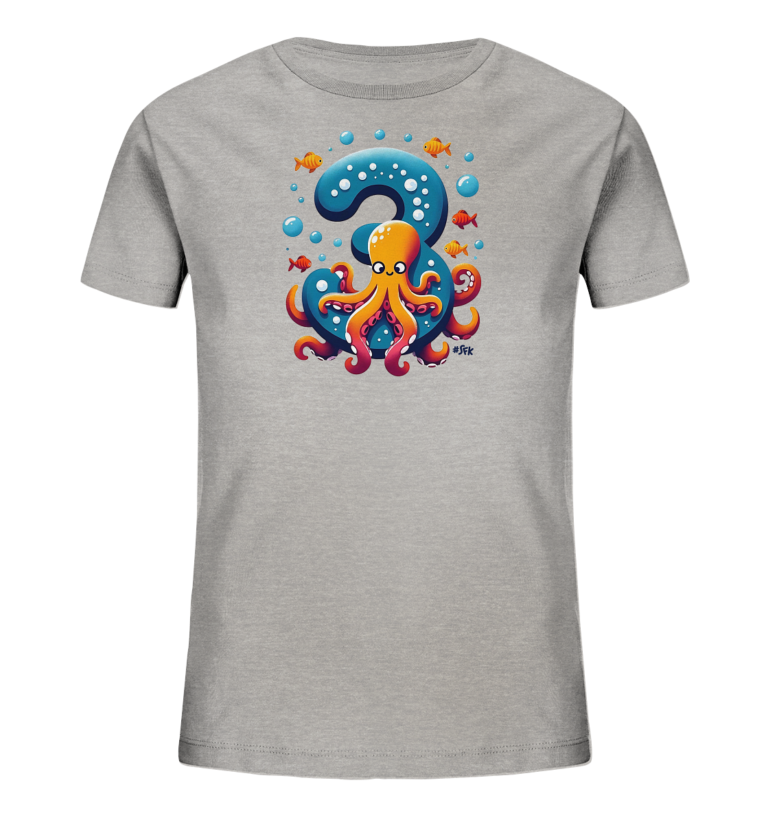 Onlineshop Shirts fuer Kinder - Das Bild zeigt ein graues Kinder T-Shirt mit einem bunten Motiv auf der Vorderseite. Im Zentrum steht eine grosse blaue Zahl '3', die mit weissen Punkten verziert ist. Eine orangefarbene Krake mit grossen Augen schmiegt sich an die Zahl. Um die Szene herum schwimmen kleine orange Fische und blaue Blasen.