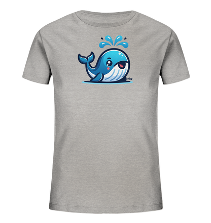 Onlineshop Shirts fuer Kinder - Dieses Bild zeigt ein graues T-Shirt fuer Kinder. Auf der Vorderseite ist eine niedliche Illustration eines blauen Wals abgebildet. Der Cartoon-Wal spritzt Wasser aus seinem Blasloch und hat ein froehliches Gesicht. Das Design ist einfach und kinderfreundlich gestaltet.