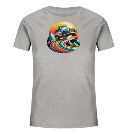 Kinder T-Shirt mit ein springendes Polizeiauto auf einer bunten, geschwungenen Straße