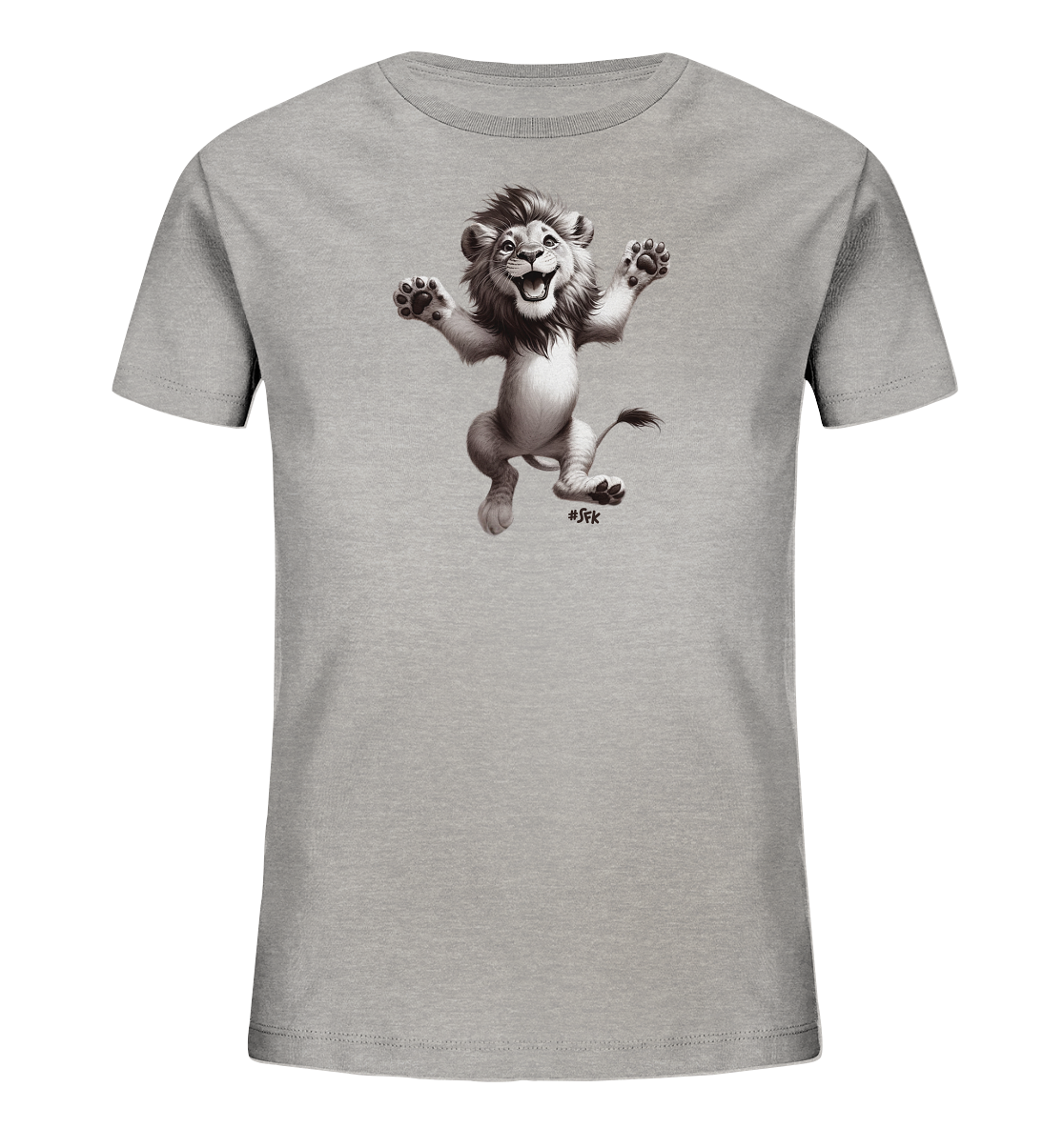 Onlineshop Shirts fuer Kinder - Das Bild zeigt ein hellgraues Kinder-T-Shirt mit einer Illustration eines cartoonhaften Loewen auf der Vorderseite. Der Loewe ist in einer froehlichen, springenden Pose dargestellt, mit ausgestreckten Armen und einem breiten Laecheln. Die detailreiche Illustration ist in Grautoenen gehalten und verleiht dem Shirt einen verspielten und energiegeladenen Look. Das Design ist zentral auf dem Shirt positioniert.
