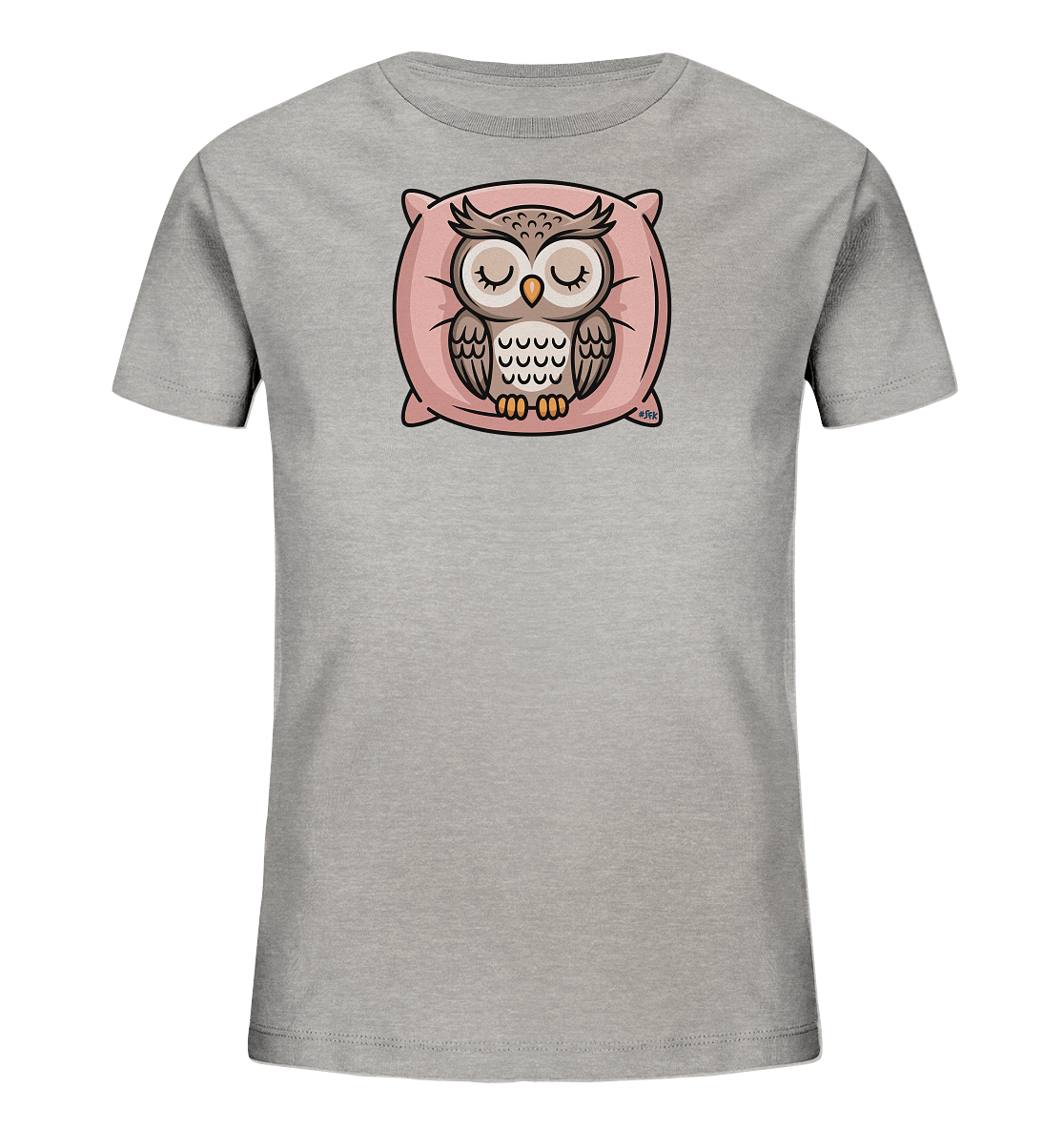 Onlineshop Shirts fuer Kinder - Das Bild zeigt ein hellgraues Kinder-T-Shirt. Auf der Vorderseite befindet sich eine niedliche Illustration einer schlafenden Eule. Die Eule liegt mit geschlossenen Augen gemuetlich auf einem weichen, rosafarbenen Kissen. Das Design wirkt beruhigend und ist ansprechend fuer Kinder.