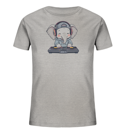 Onlineshop Shirts fuer Kinder - Das Bild zeigt ein hellgraues Kinder-T-Shirt mit einem zentralen Motiv eines niedlichen Elefanten. Der Elefant traegt einen grauen Kapuzenpullover, eine Kappe und Kopfhoerer und sitzt vor einem DJ-Mischpult. Seine grossen Ohren und das freundliche Gesicht mit roten Wangen verleihen ihm einen liebenswerten Ausdruck. Das Design ist verspielt und detailreich.