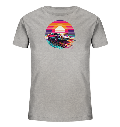 Kinder T-Shirt mit ein farbiger Sportwagen vor einer gestreiften Retro-Sonne