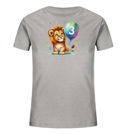 Onlineshop Shirts fuer Kinder - Das graue Kinder-T-Shirt zeigt einen niedlichen, sitzenden Loewen. Er haelt einen bunten Ballon mit der grossen Zahl '3'. Kleine Herzen und Punkte in verschiedenen Farben umgeben das Motiv. Es ist ein froehliches Design fuer junge Kinder.