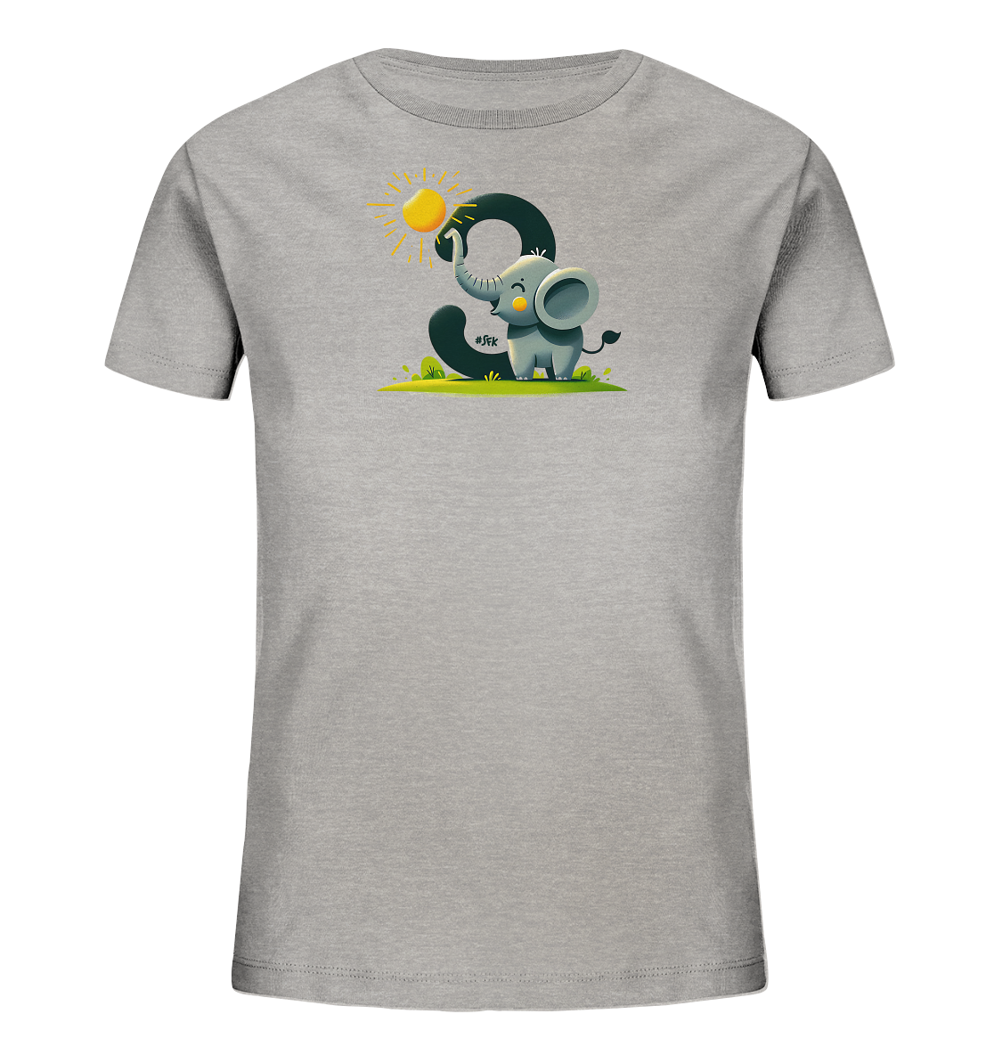 Onlineshop Shirts fuer Kinder - Dieses graue Kinder-T-Shirt zeigt eine froehliche Illustration. Ein niedlicher Elefant steht neben der grossen Zahl '3' und haelt eine gelbe Sonne in seinem Ruessel. Um ihn herum sind gruene Graeser und Pflanzen dargestellt, was dem Design einen verspielten Look verleiht.