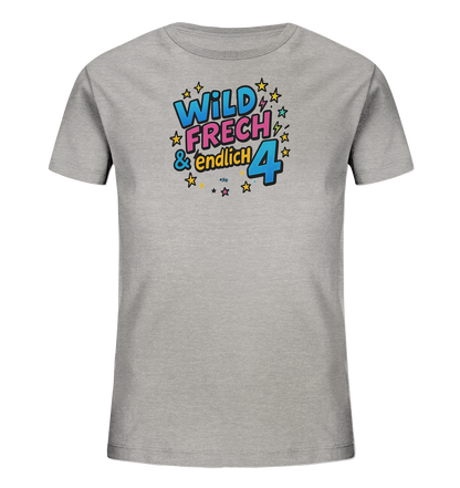 Onlineshop Shirts fuer Kinder - Das Bild zeigt ein graues Kinder T-Shirt mit einem auffaelligen Aufdruck. Der Aufdruck kombiniert die Worte "WILD FRECH & endlich" mit einer grossen Ziffer "4". Das Design verwendet verschiedene Farben wie Blau und Pink und ist im Comic-Stil gestaltet. Um den Text herum sind Sterne und Blitze als grafische Elemente platziert.