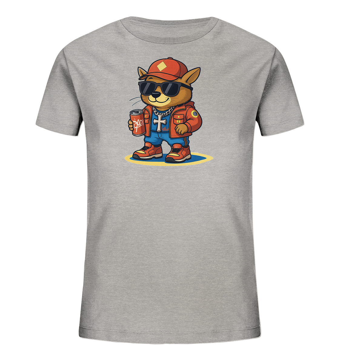 Onlineshop Shirts fuer Kinder - Das Bild zeigt ein graues T-Shirt mit einem coolen Cartoon-Tier als Motiv. Das Tier traegt eine rote Kappe, Sonnenbrille, eine orangefarbene Jacke und Jeans. Es haelt eine rote Dose in der Hand und traegt eine Halskette mit einem Kreuz-Anhaenger. Das Design ist detailliert und lebendig dargestellt.