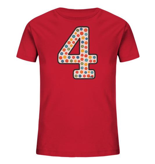 Onlineshop Shirts fuer Kinder - Das Bild zeigt ein rotes T-Shirt fuer Kinder, auf dessen Vorderseite eine grosse Zahl '4' abgebildet ist. Die Zahl ist mit einem schwarzen Rand umrandet und innen mit einem Muster aus bunten Punkten in verschiedenen Groessen und Farben gefuellt. Dieses froehliche Design sticht deutlich auf dem roten Hintergrund hervor.